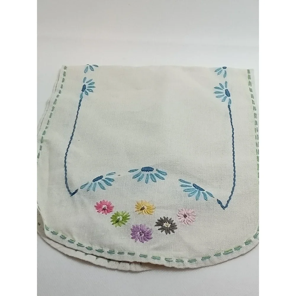 4 Vintage Needlepoint Doilies‎